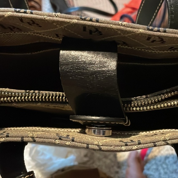 Dooney & Bourke NWOT Canvas Signature Black Tote - Picture 5 of 5